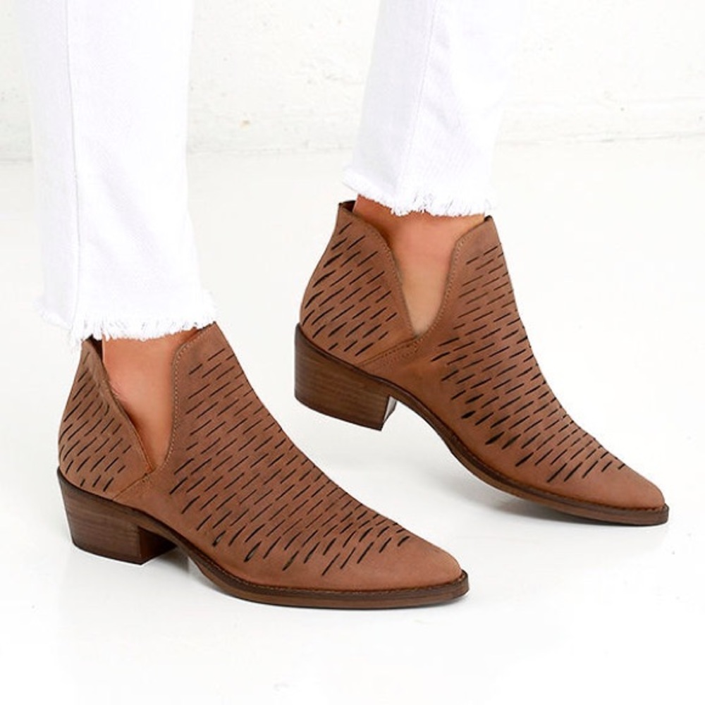 Steve Madden “Arowe” booties size 9